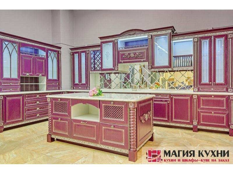 красная стильная кухня luxury в Пятигорске